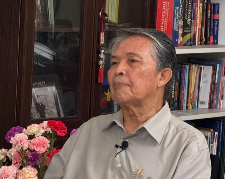 Perjalanan Dramatis Nasir Tamara Bersama Khomeini Dari Paris ke Teheran