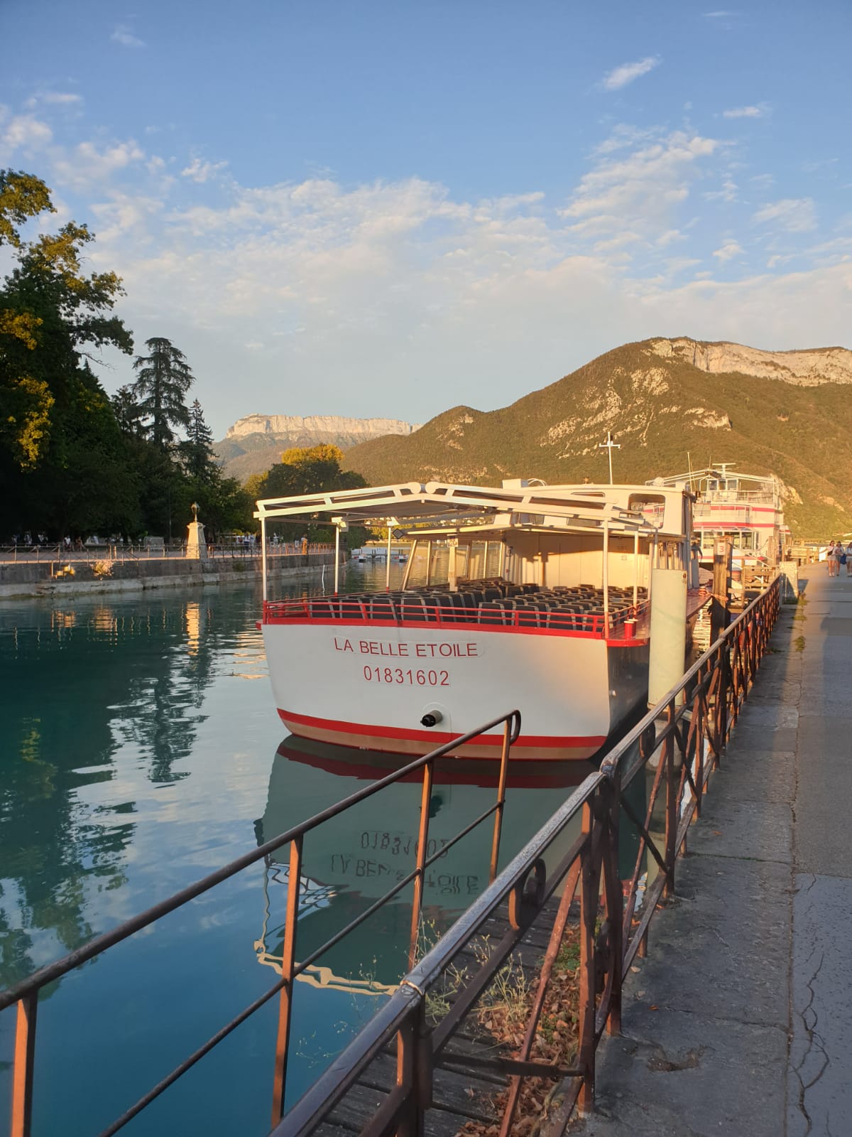 Annecy, Danau Kristal Dalam Pelukan Alpen.