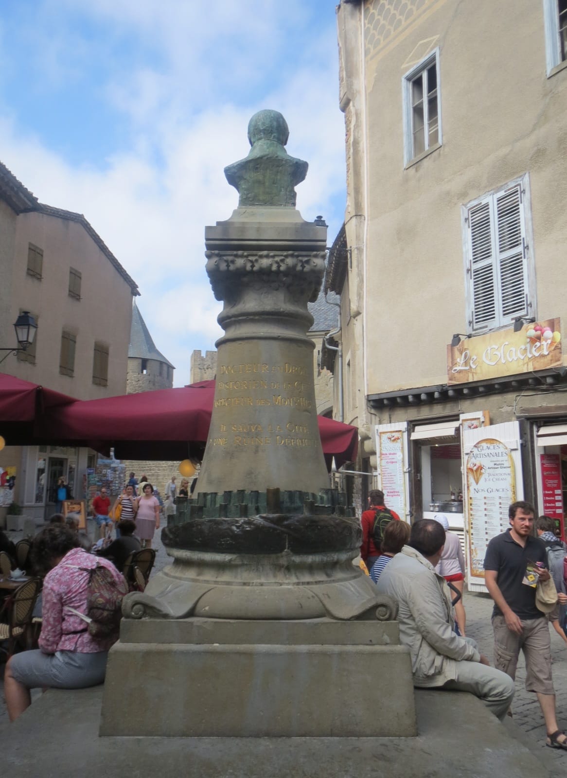 Menyusuri Benteng Carcassonne, Legenda Dame Carcas